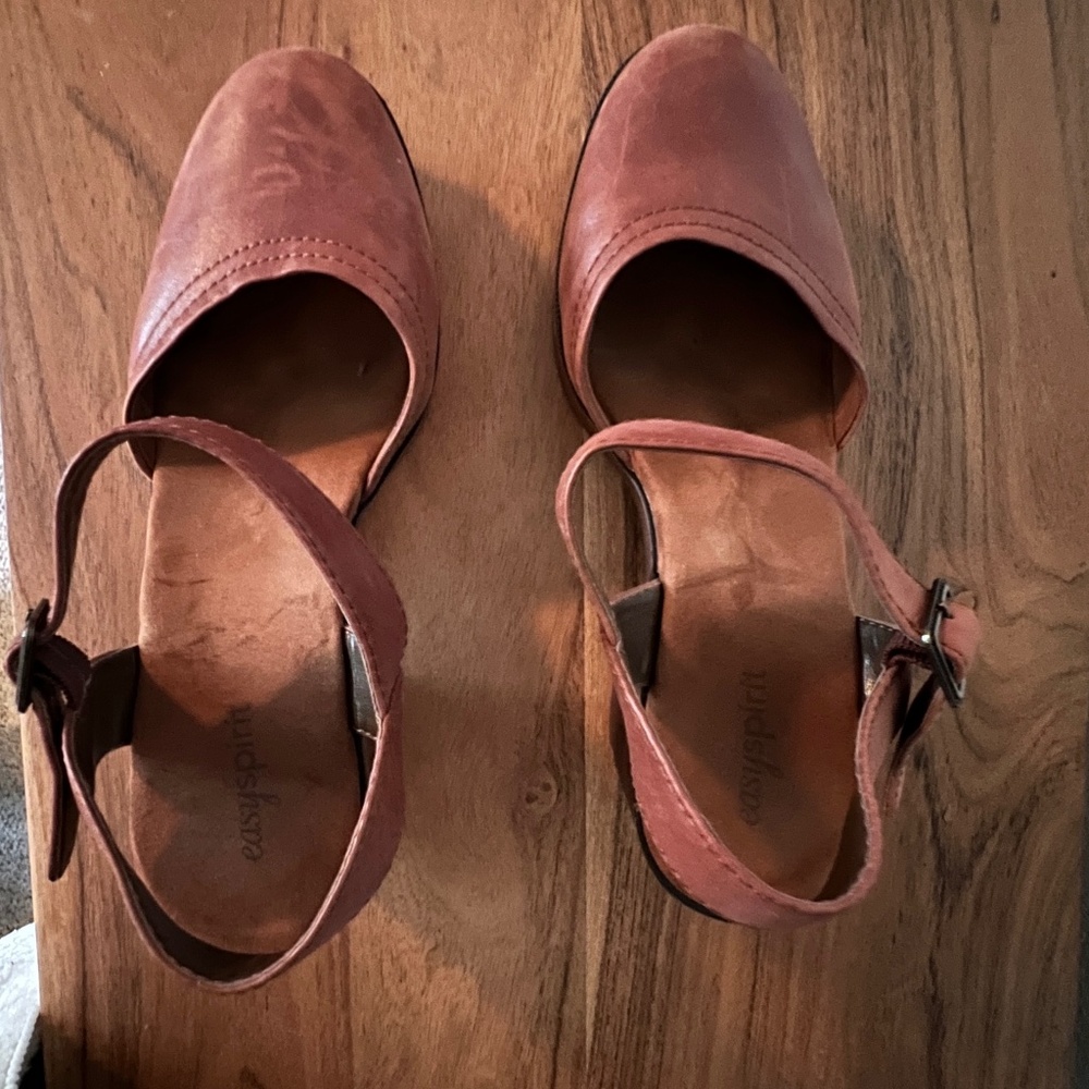 EasySpirit heeled shoes